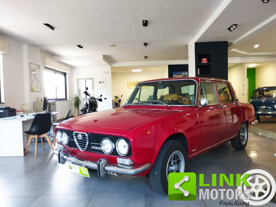 Imagen 1/10 de Alfa Romeo 2000 Berlina (1973)