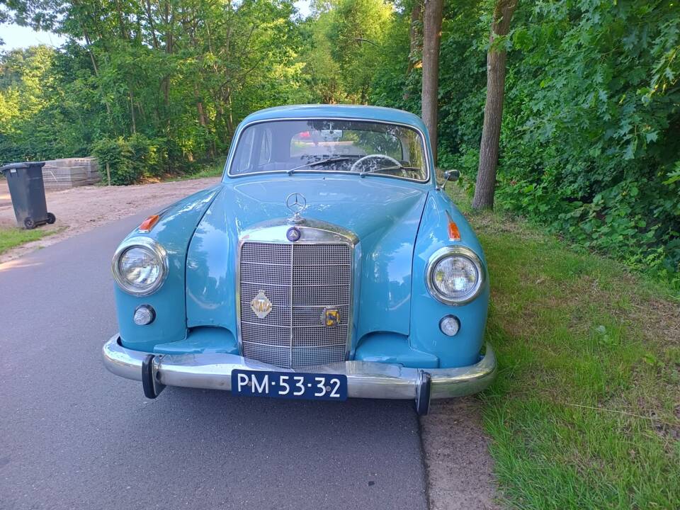 Bild 2/8 von Mercedes-Benz 219 (1959)