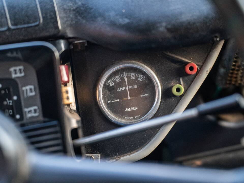 Image 32/66 of Renault R 4 Super (1962)