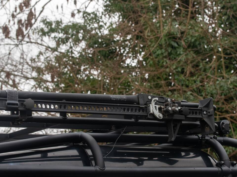 Image 25/50 de Land Rover Defender 110 Crew Cab SE (2010)