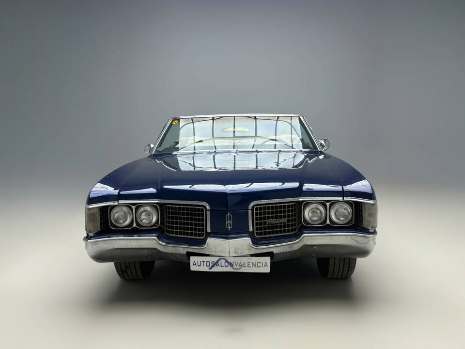 Image 3/23 of Oldsmobile Ninety-Eight (1968)