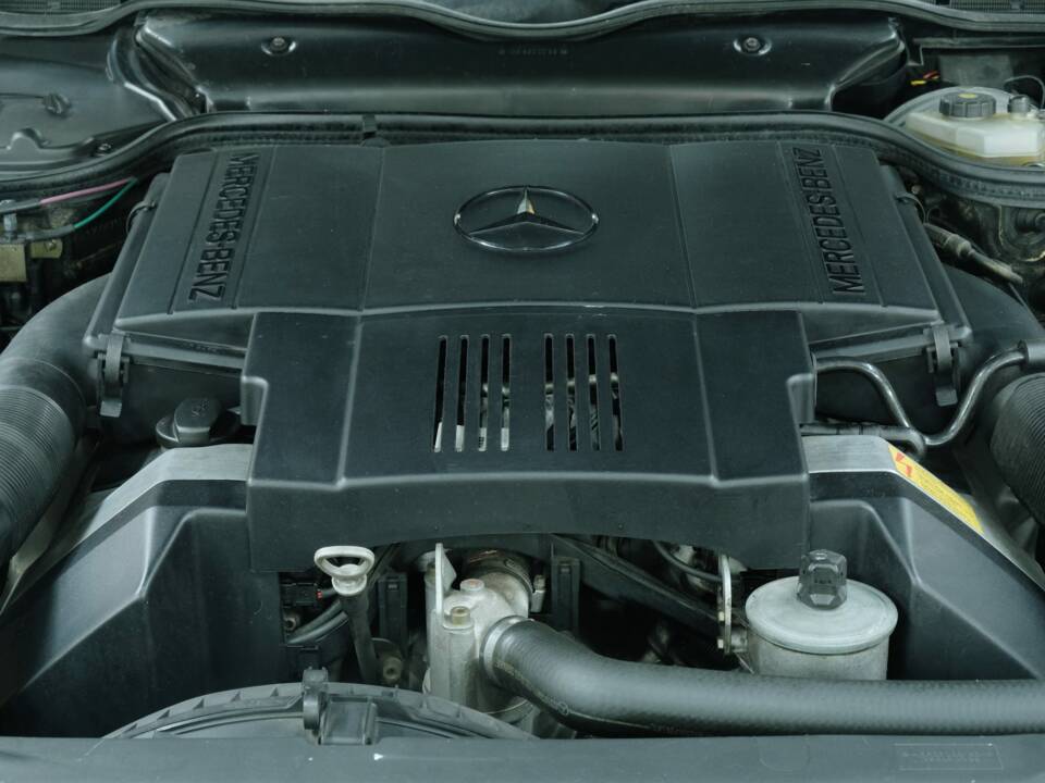 Image 23/50 of Mercedes-Benz SL 500 (1994)