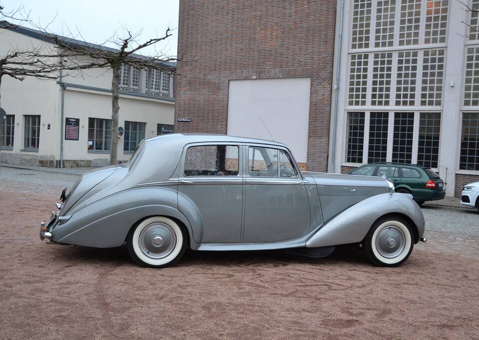 Image 6/23 of Bentley R-Type (1953)
