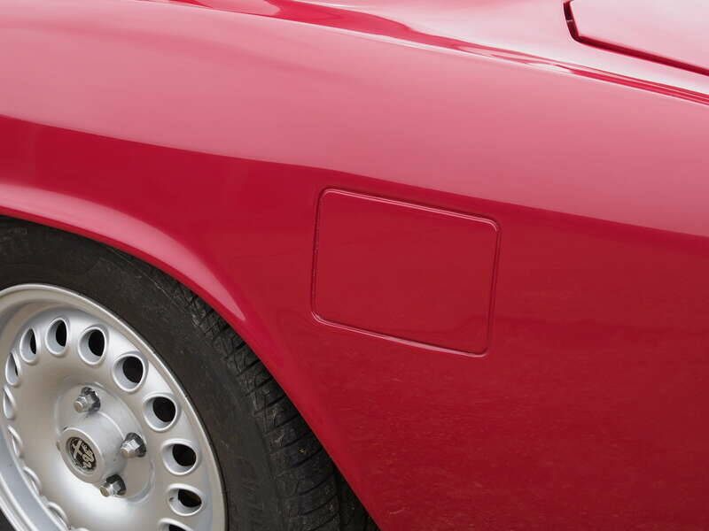 Image 42/49 of Alfa Romeo Giulia 1600 GT Junior (1976)