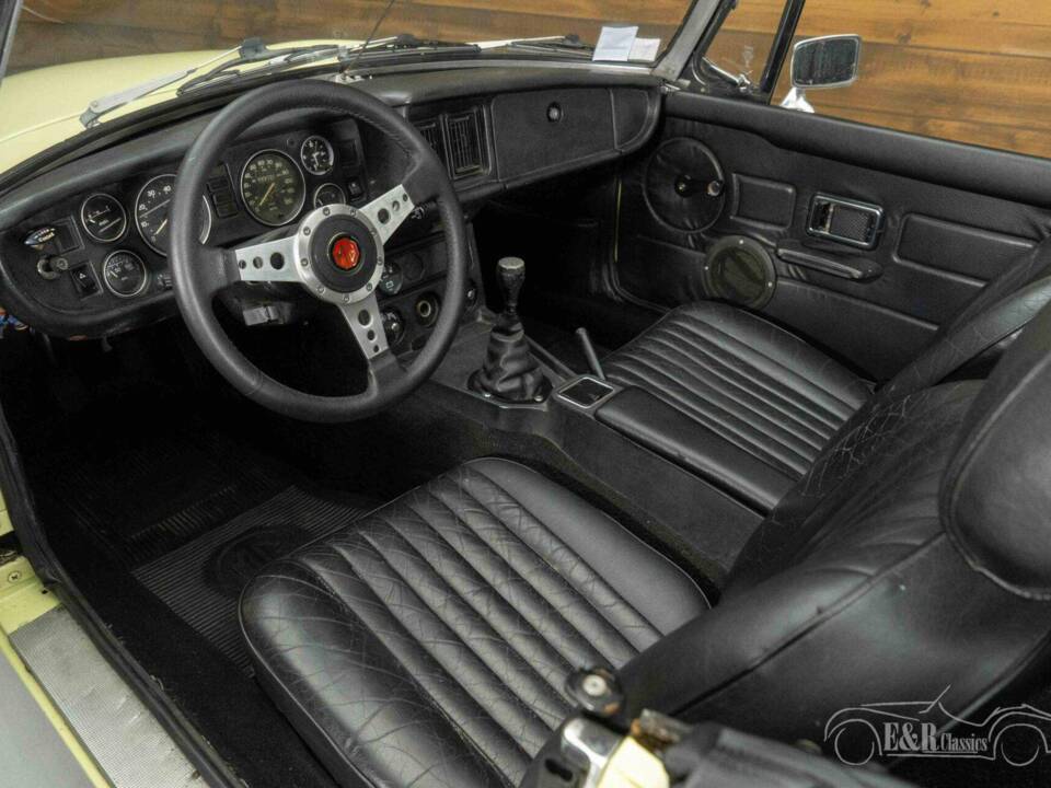 Immagine 16/19 di MG MGB (1977)