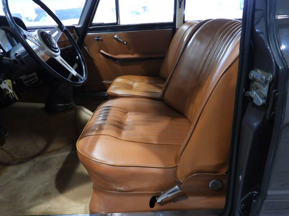 Image 3/10 of Alfa Romeo Giulia Super 1.6 (1967)