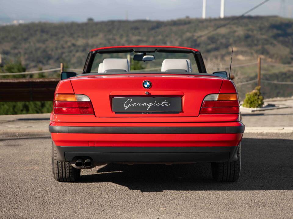 Bild 27/92 von BMW 325i (1994)