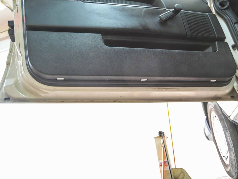 Image 42/50 of Volvo 740 GL (1987)