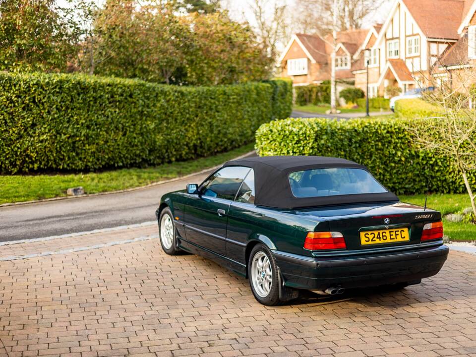 Image 22/49 of BMW 328i (1998)