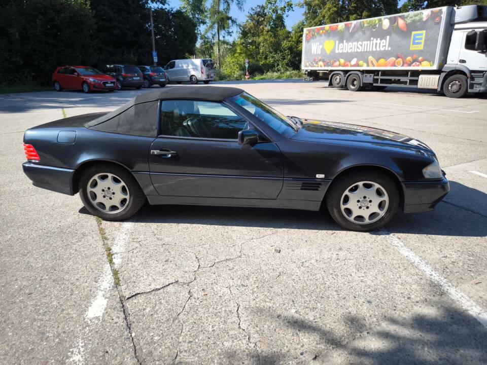 Image 37/38 of Mercedes-Benz SL 320 (1994)