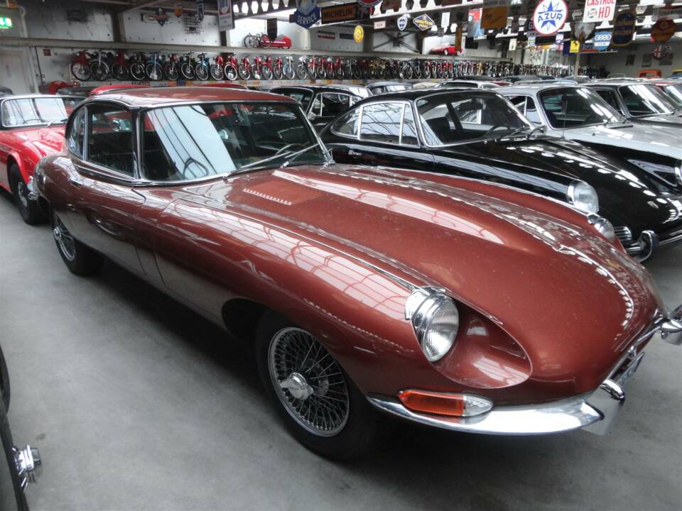 Afbeelding 12/26 van Jaguar E-Type (2+2) (1968)