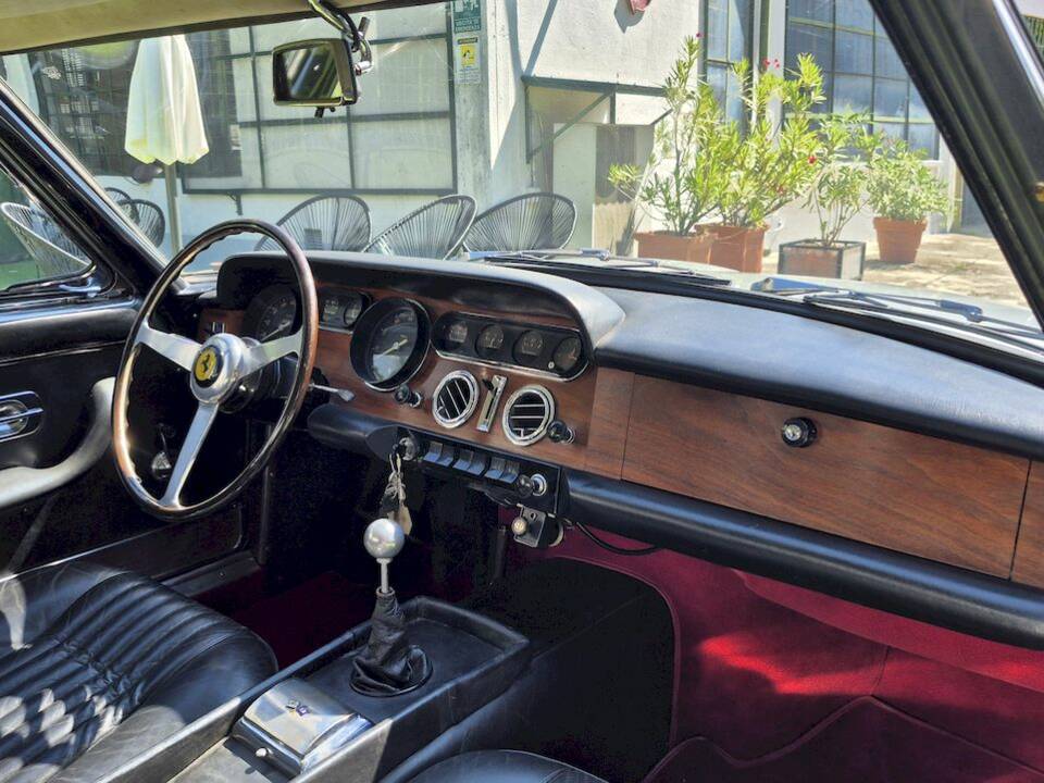 Imagen 42/66 de Ferrari 330 GT 2+2 (1964)