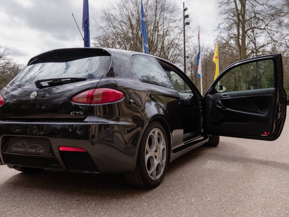 Image 27/60 of Alfa Romeo 147 3.2 GTA (2003)