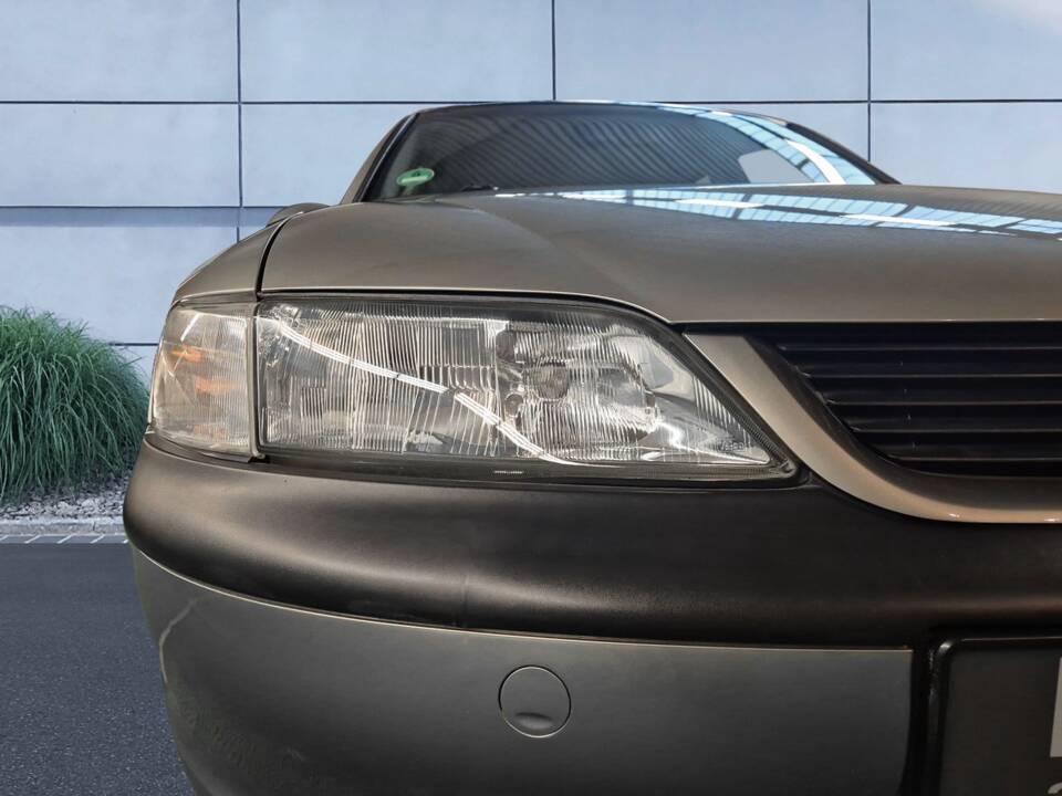 Bild 6/14 von Opel Vectra 1,6 (1996)