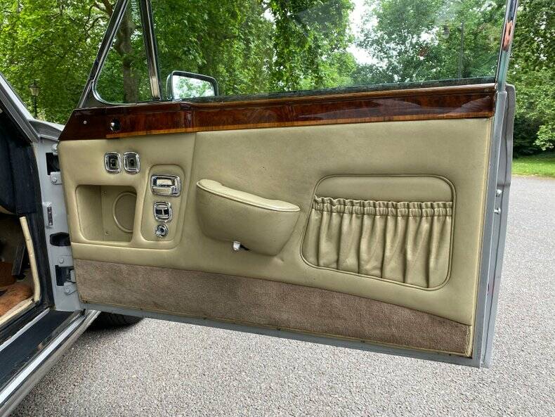 Bild 22/50 von Bentley Corniche (1980)