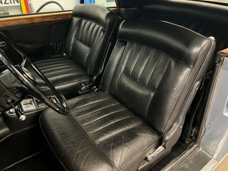 Image 8/20 of Rolls-Royce Corniche I (1974)