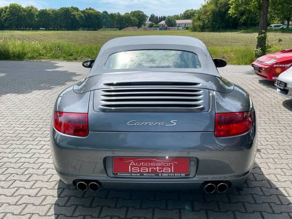 Image 6/16 of Porsche 911 Carrera S (2005)
