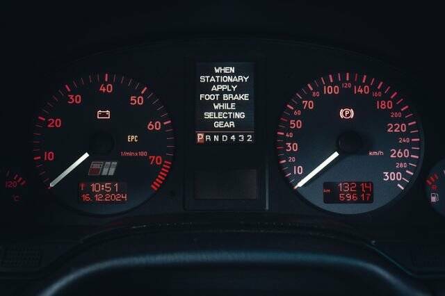 Image 13/15 of Audi S8 (1999)