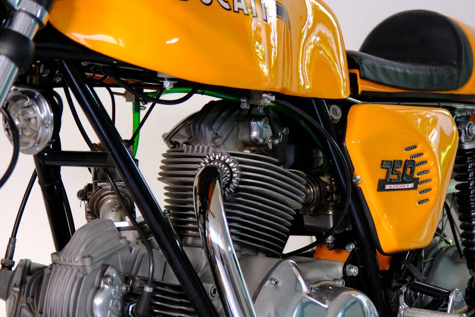 Afbeelding 41/96 van Ducati 750 Sport (1974)