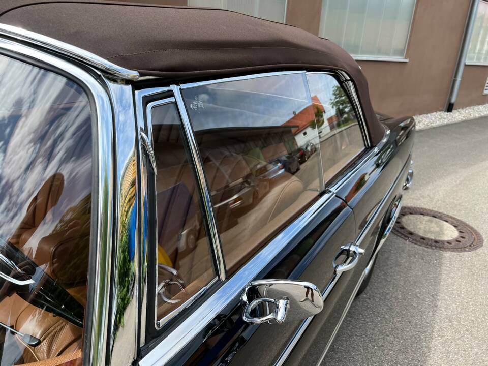 Image 10/15 of Mercedes-Benz 300 SE (1965)