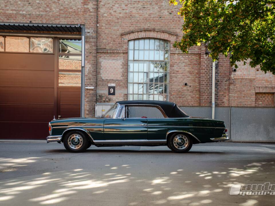 Afbeelding 2/19 van Mercedes-Benz 220 SE b (1962)