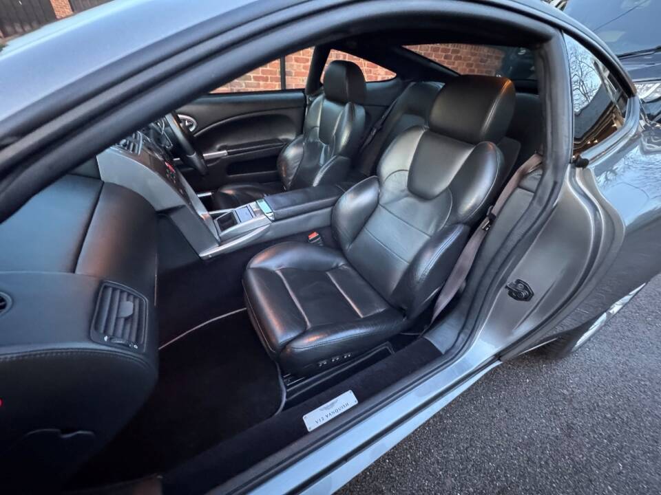 Image 25/29 of Aston Martin V12 Vanquish (2002)
