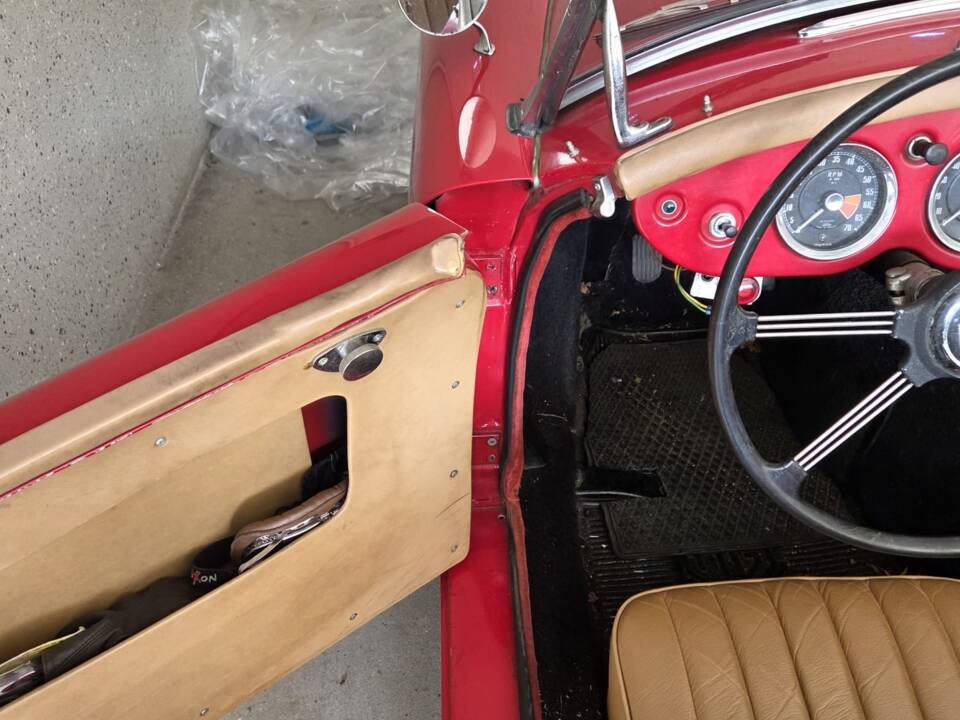 Image 14/17 of MG MGA 1500 (1959)