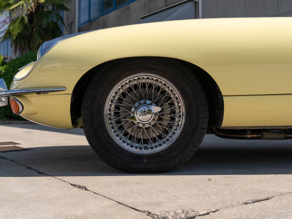 Image 3/78 de Jaguar E-Type (1969)