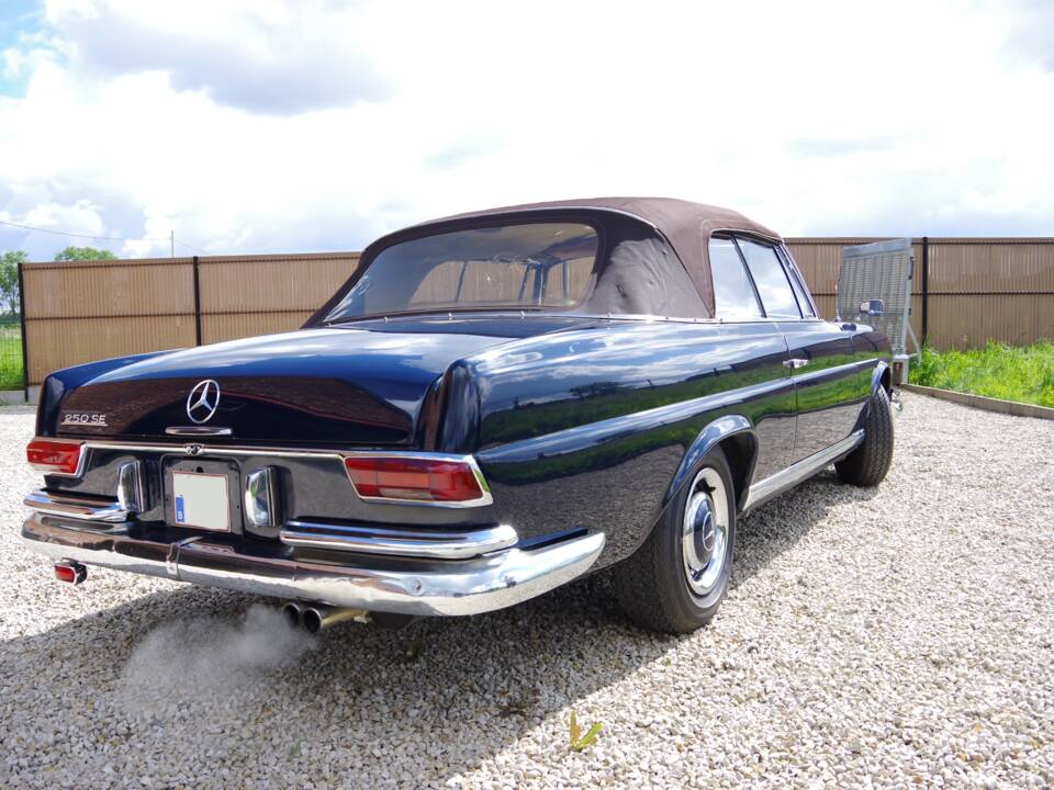 Afbeelding 10/32 van Mercedes-Benz 250 SE (1967)
