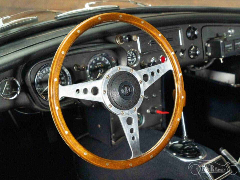 Afbeelding 13/19 van MG MGB GT (1966)