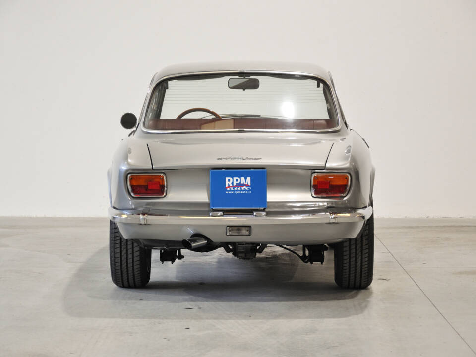 Bild 22/30 von Alfa Romeo Giulia 1300 GT Junior (1971)