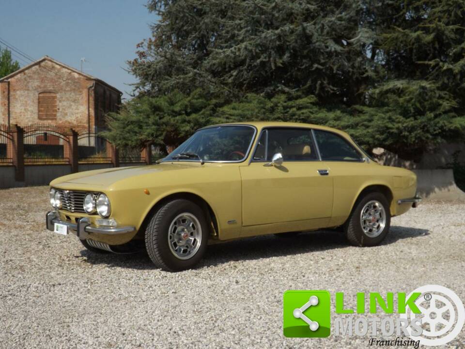 Immagine 4/10 di Alfa Romeo Giulia GT 1300 Junior (1976)