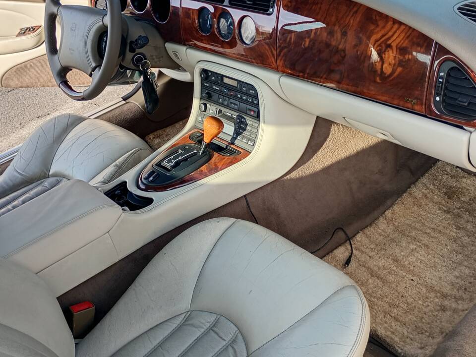 Immagine 19/39 di Jaguar XK8 4.0 (1998)