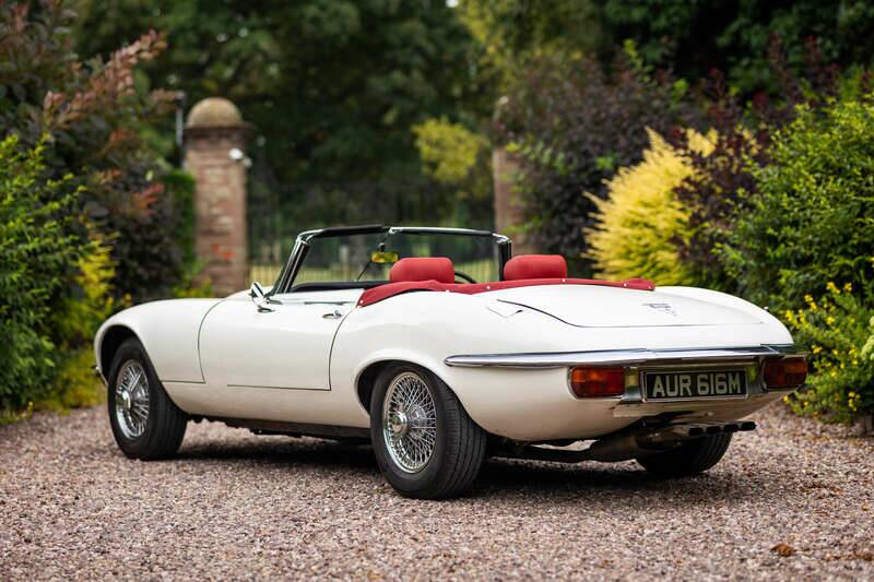 Immagine 4/49 di Jaguar E-Type V12 (1973)