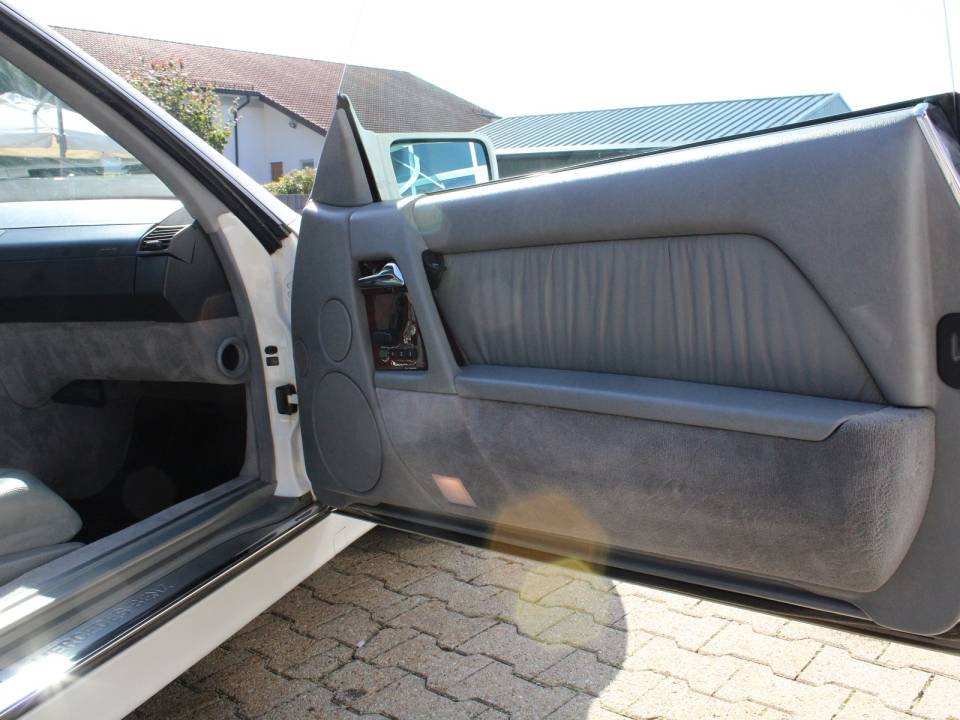 Imagen 21/22 de Mercedes-Benz 500 SL (1993)