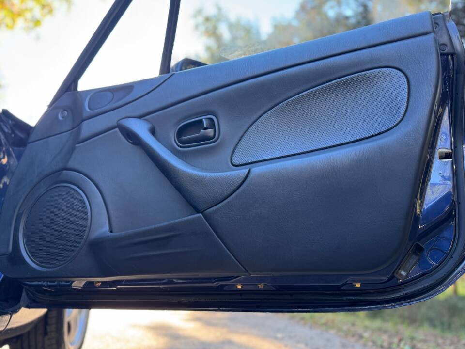 Imagen 25/43 de Mazda MX-5 1.8 (2001)