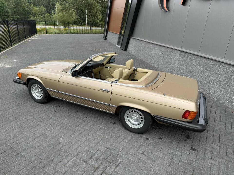 Obraz 2/50 pojazdu Mercedes-Benz 380 SL (1983)