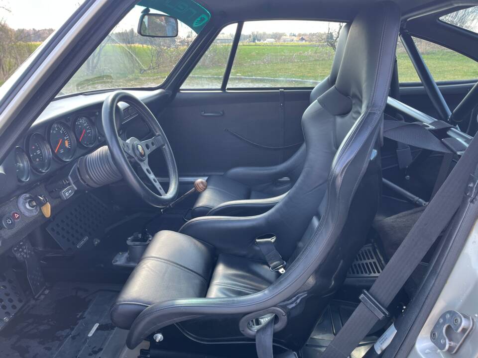 Image 25/62 of Porsche 911 Carrera 3.2 (1984)