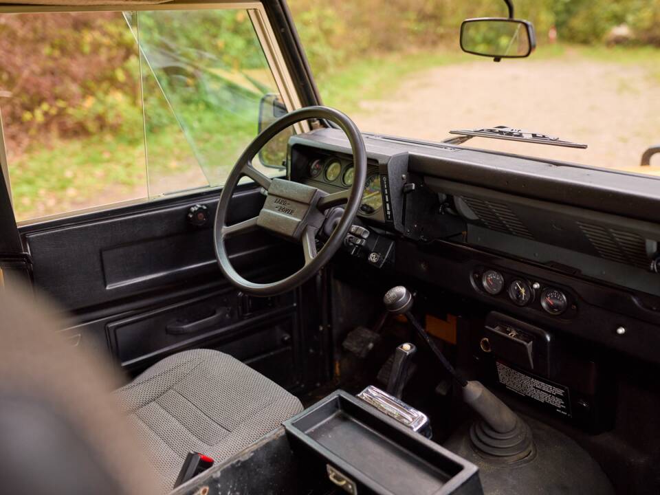 Image 18/42 of Land Rover 110 (1984)