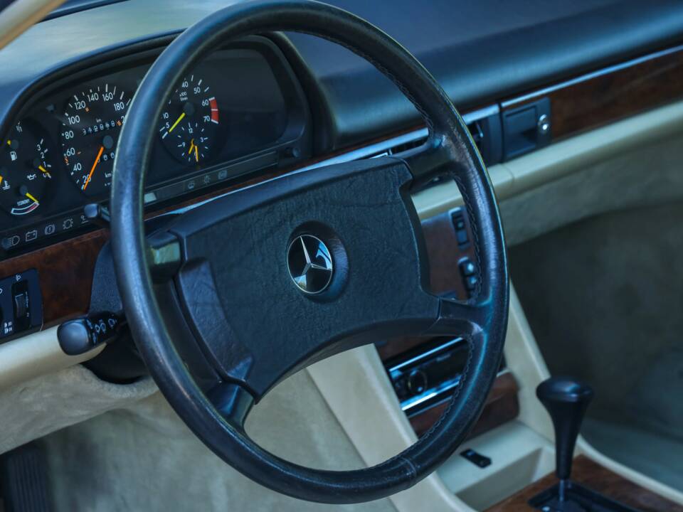 Bild 20/50 von Mercedes-Benz 560 SEC (1987)