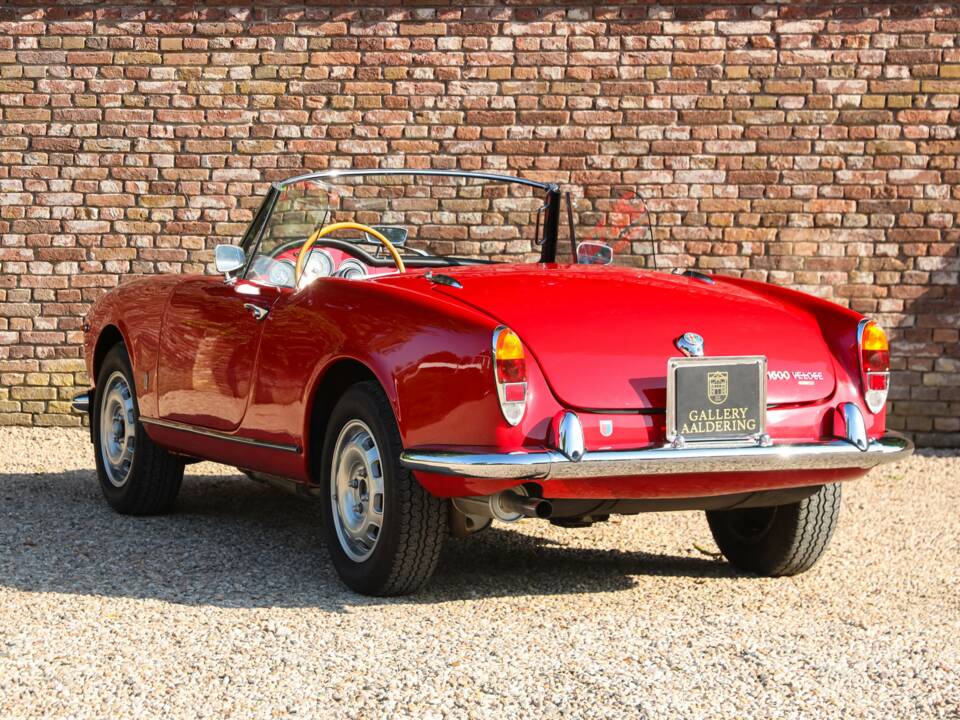 Image 20/50 of Alfa Romeo Giulia 1600 Spider (1963)