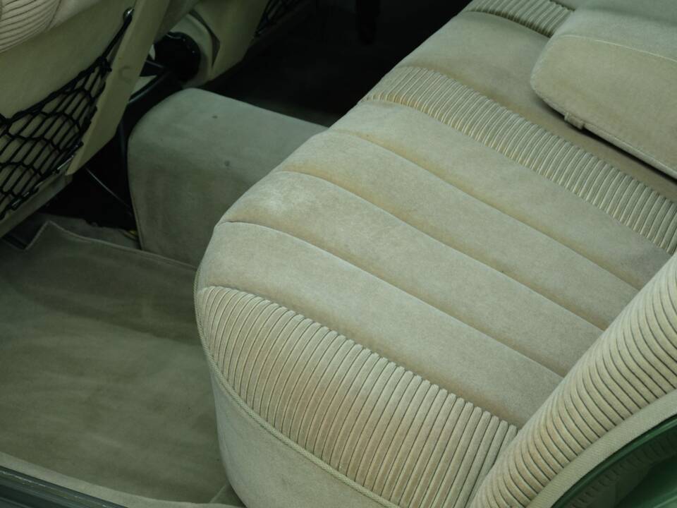 Image 30/50 de Mercedes-Benz 450 SEL 6,9 (1975)