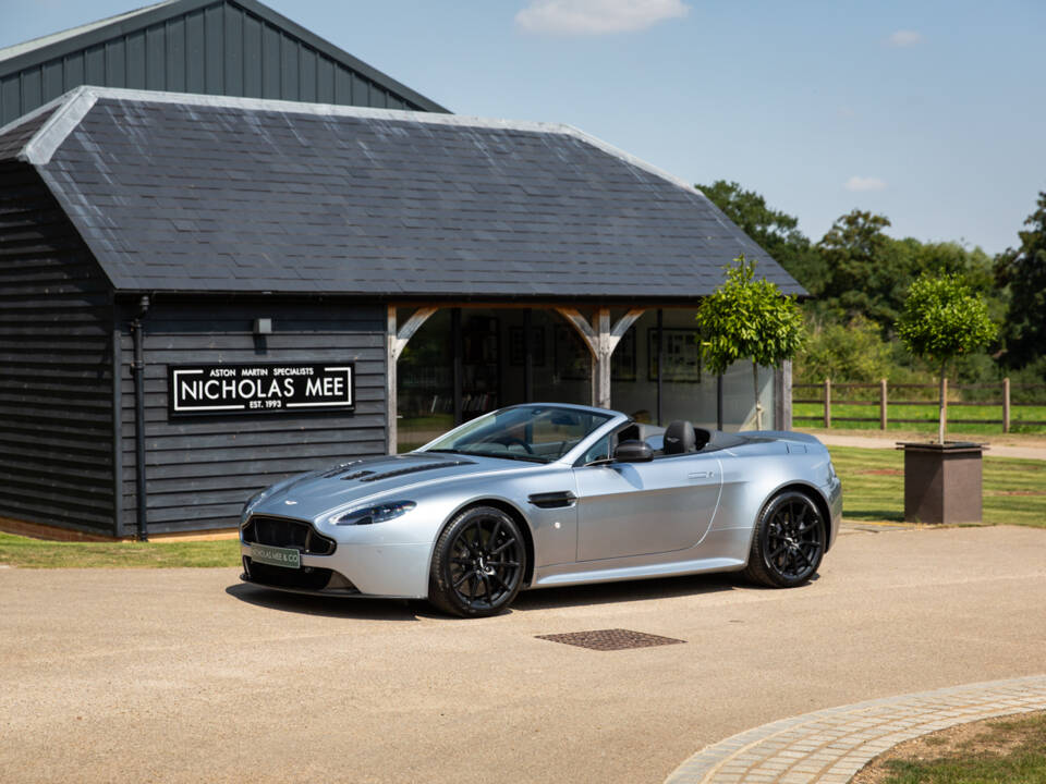 Image 71/78 of Aston Martin V12 Vantage S (2015)