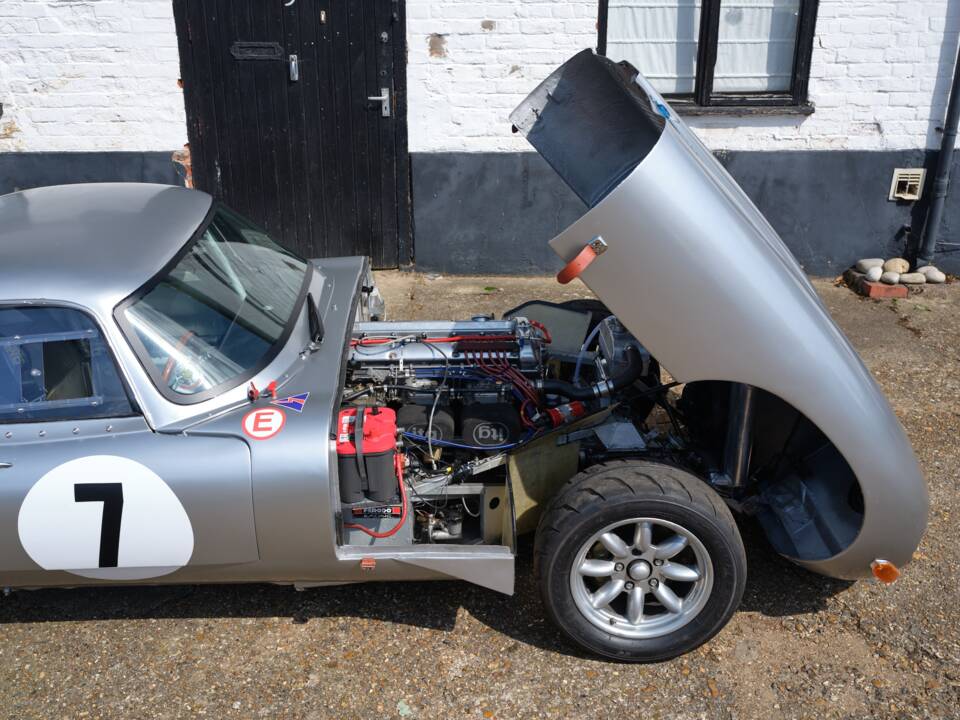 Image 31/50 de Jaguar E-Type "Semi-Lightweight" (1970)