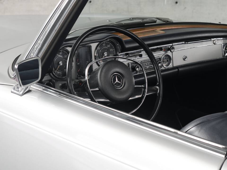 Image 20/50 de Mercedes-Benz 280 SL (1970)