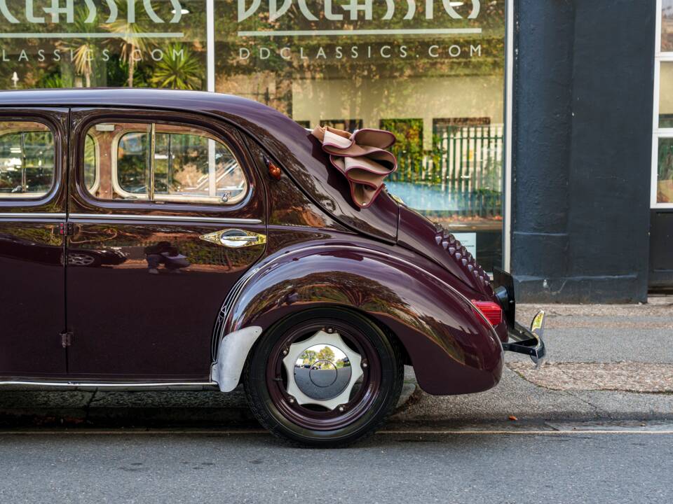 Immagine 17/33 di Renault 4 CV Décapotable (1951)