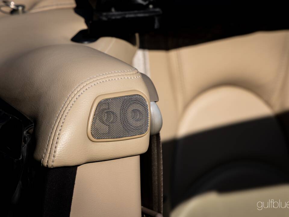 Image 47/70 of Jaguar XKR (2004)