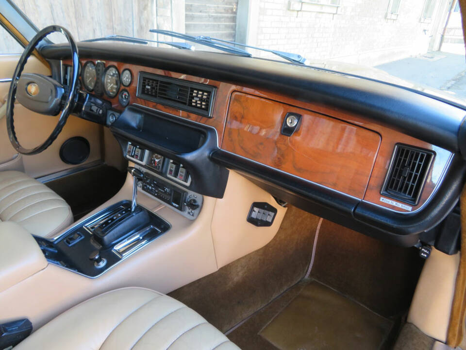 Bild 12/20 von Jaguar XJ 6 L 4.2 (1979)