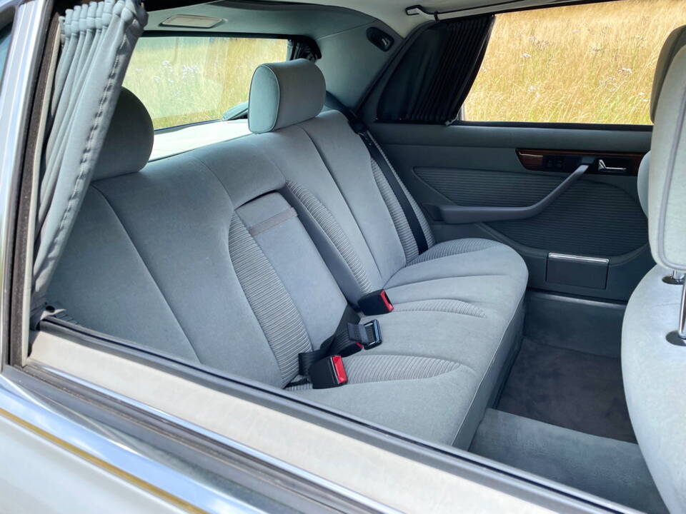Image 14/24 of Mercedes-Benz 500 SEL (1982)