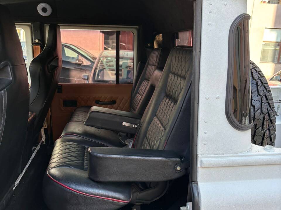 Afbeelding 41/73 van Land Rover Defender 110 (2005)